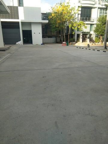 ให้เช่าโกดังพร้อมออฟฟิศ ย่านทาวน์อินทาวน์ โกดังพื้นที่ 300 ตรม. ออฟฟิศ 3.5 ชั้น พื้นที่ 289 ตรม. พร้อมลิฟท์ ใกล้เลียบด่วน 