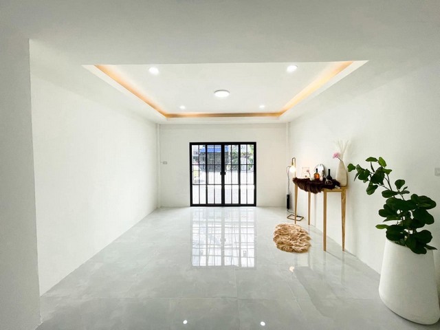 ขายทาวน์โฮม 3 ชั้น 4 ห้องนอน หมู่บ้านชลดดา ซอยสายไหม 34 รีโนเวทเปลี่ยนโฉมใหม่ ใกล้ตลาดเอซีสายไหม