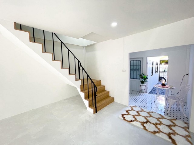 ขายทาวน์โฮม 3 ชั้น 4 ห้องนอน หมู่บ้านชลดดา ซอยสายไหม 34 รีโนเวทเปลี่ยนโฉมใหม่ ใกล้ตลาดเอซีสายไหม