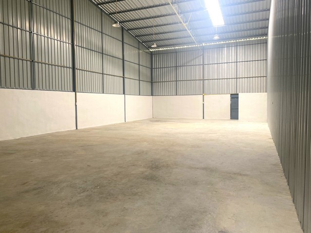 โกดังสร้างใหม่ให้เช่าอ้อมเกร็ด ต.อ้อมเกร็ด อ.ปากเกร็ด จ.นนทบุรี ไฟฟ้า 3 เฟส