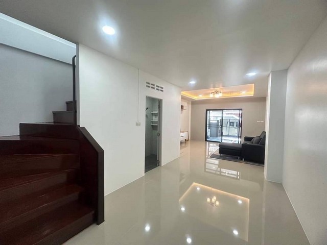 ขายทาวน์เฮ้าส์  2 ชั้น หมู่บ้านสินธรแฮปปี้แลนด์ ทำเลMRTบางกะปิ
