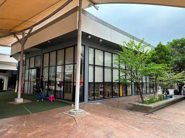 ขาย ที่ดิน พร้อม ธุรกิจศูนย์การค้า บนที่ดิน 6 ไร่ พื้นที่สิ่งปลูกสร้าง 5,326 ตรม. เป็นพื้นที่เช่า ราคา 225,000,000 