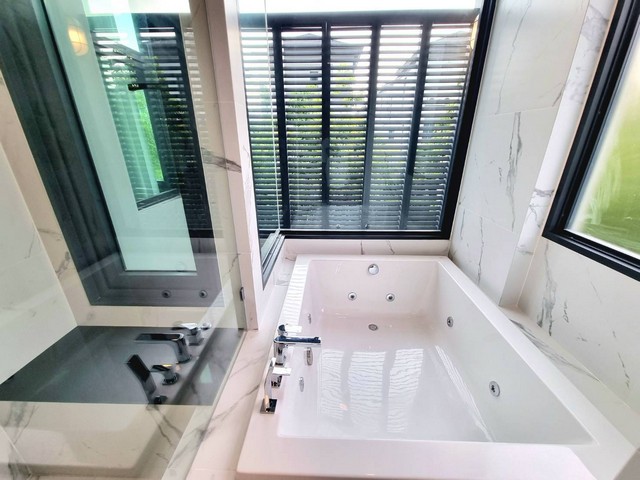 ให้เช่า Luxury Duplex Home 3 ชั้น THE SONNE ศรีนครินทร์-บางนา หลังมุม 4 ห้องนอน เฉลิมพระเกีรติ ร.9 ซอย28 ใกล้สวนและ Club house 