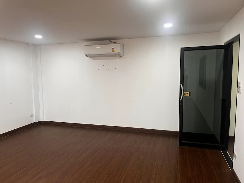 BST551 ให้เช่าโกดังพิกัดสตรีวิทยาสองซอย 29 หรือโชคชัยสี่ซอย 70 ขนาดพื้นที่ 79 ตารางวา