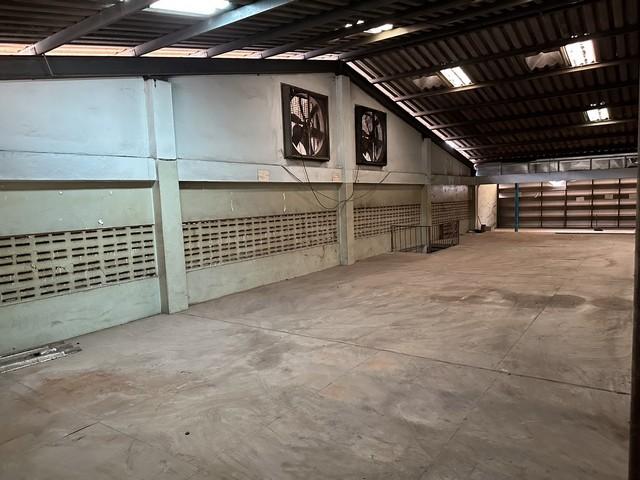 ให้เช่าโกดังย่านพระราม 2 บางกระดี่ แสมดำ บางขุนเทียน พื้นที่ใช้สอยรวม 3,520 ตร.ม.เนื้อที่ 1 ไร่ 2 งาน 37 ตรว. รถคอนเทนเนอร์เข้าได้