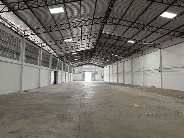 ให้เช่าโกดัง พื้นที่ใช้สอย 1,105 ตารางเมตร ไฟฟ้า 3 เฟส  เหมาะทำเป็นที่เก็บสินค้า ไม่มีเสากลาง ตำบลนาดี สมุทรสาคร