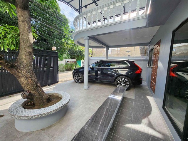 ให้เช่าบ้านเดี่ยว 2 ชั้น รีโนเวทใหม่ 53 ตรว. ย่านสุขุมวิท 60 ใกล้ BTS บางจาก 300 เมตร
