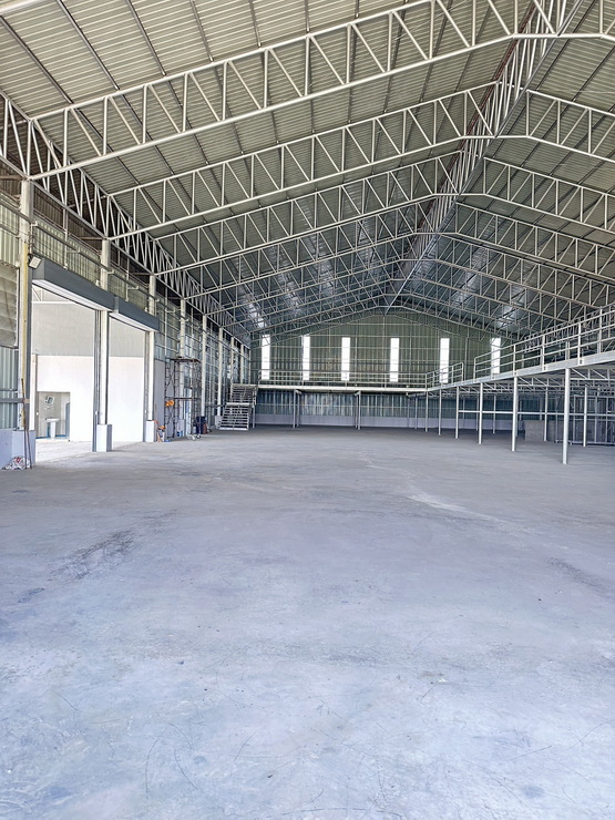 ขายที่ดินพร้อมโกดัง โชว์รูมสินค้าสร้างใหม่พื้นที่ 7 ไร่ 2 งานอยู่อำเภอลาดบัวหลวง จังหวัดอยุธยา