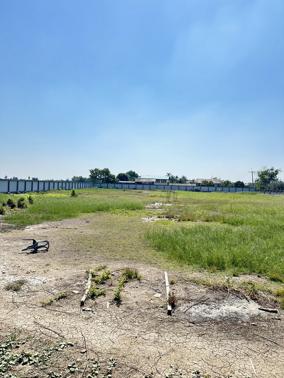 ขายที่ดินพร้อมโกดัง โชว์รูมสินค้าสร้างใหม่พื้นที่ 7 ไร่ 2 งานอยู่อำเภอลาดบัวหลวง จังหวัดอยุธยา