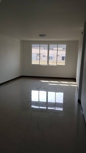 เช่า ตึกแถว 17ตรว 3ชั้น และ ดาดฟ้า 2 ห้องนอน 2 ห้องน้ำ ริมถนนโชคชัย4 อยู่ระหว่างซ. 10 และ 12 