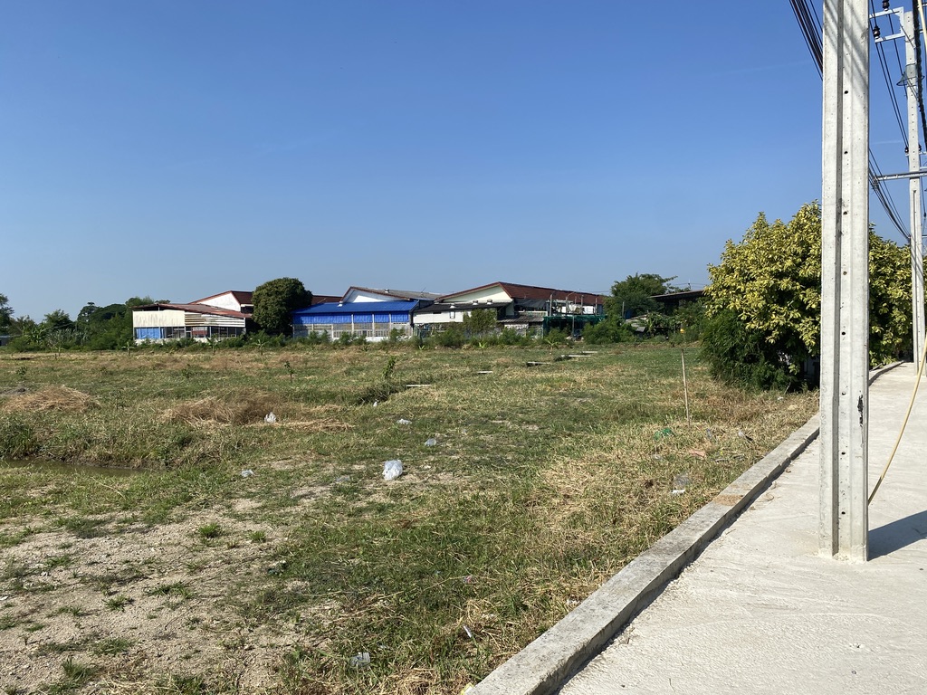 ที่ดินติดถนนแพรกษา ทำเลดี หน้ากว้าง