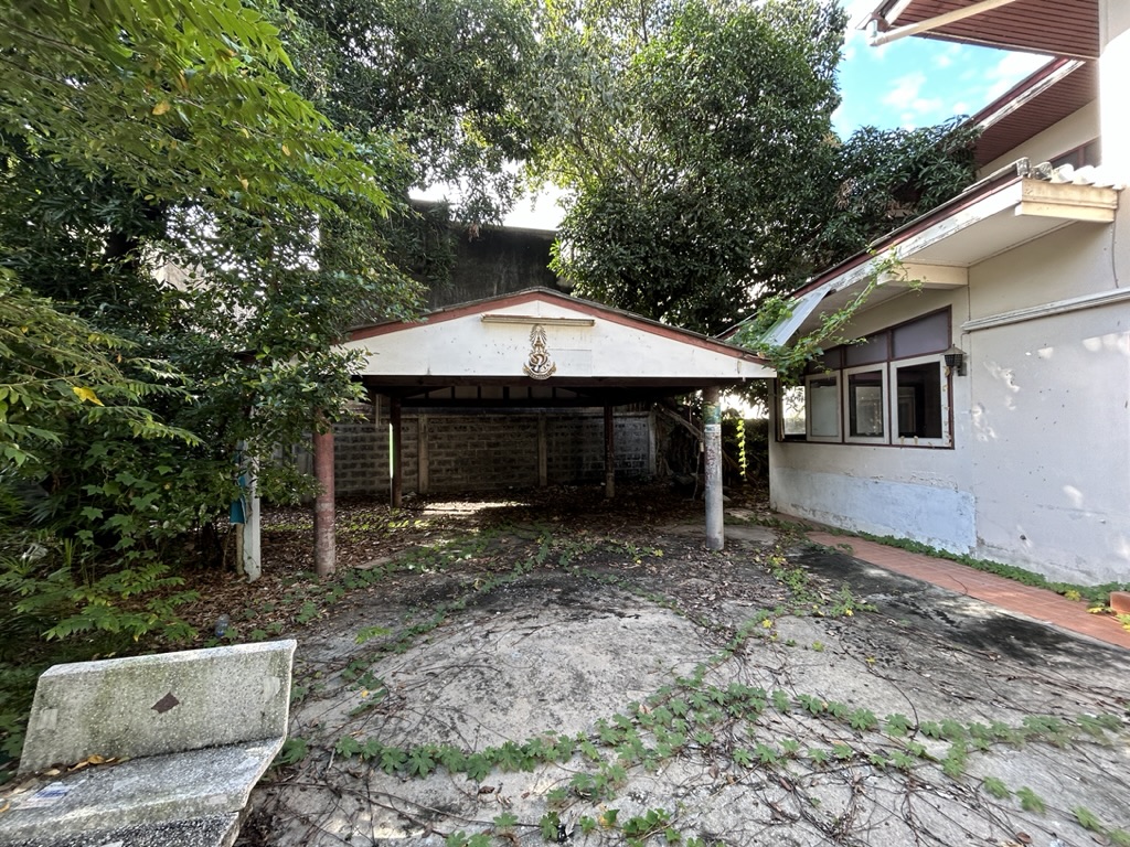 บ้านพร้อมที่ดิน 117 ตรว. ทำเลดี อยู่ในเมือง ห่างจากถนนใหญ่เพียง 50 เมตร (ถนนจันทน์)