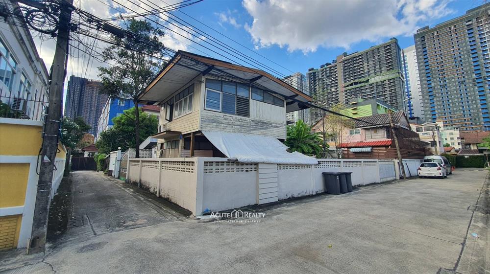 ขายที่ดินพร้อมบ้านลาดพร้าวซอย 1 แยก 4-5 ห่างถนนลาดพร้าวเพียง 600 ม.