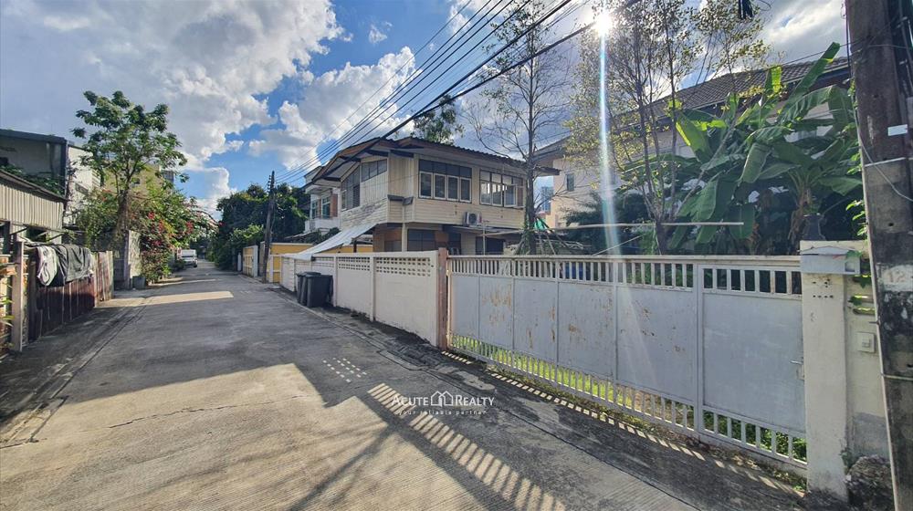 ขายที่ดินพร้อมบ้านลาดพร้าวซอย 1 แยก 4-5 ห่างถนนลาดพร้าวเพียง 600 ม.