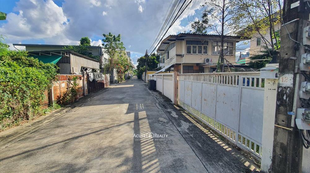 ขายที่ดินพร้อมบ้านลาดพร้าวซอย 1 แยก 4-5 ห่างถนนลาดพร้าวเพียง 600 ม.