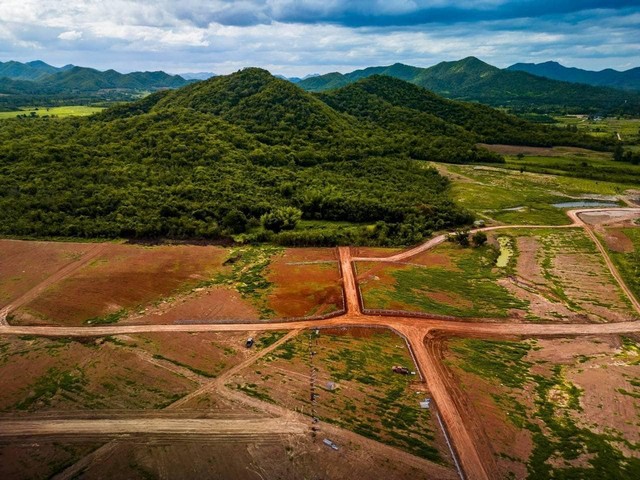 ที่ดินแบ่งขาย จ.เพชรบุรี  ที่ดินตั้งอยู่ที่ ต.กลัดหลวง อ.ท่ายาง จ.เพชรบุรี promotion ถึง สิ้นปีนี้ 