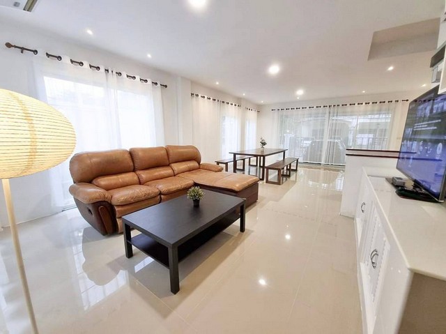 ให้เช่าทาวน์โฮม 3 ชั้นหลังมุม URBANSATHORN สาทร ทำเลBTSบางหว้า
