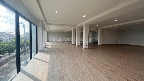 ขายสำนักงาน 4 ชั้น ขนาด 83 ตร.วา ไม่ผ่านการใช้งาน ขายแบบขาดทุน ทำเลกรุงเทพกรีฑาตัดใหม่ เข้าออกได้ 2 ทาง