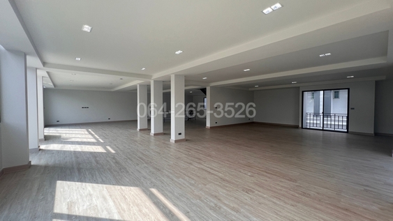 ขายสำนักงาน 4 ชั้น ขนาด 83 ตร.วา ไม่ผ่านการใช้งาน ขายแบบขาดทุน ทำเลกรุงเทพกรีฑาตัดใหม่ เข้าออกได้ 2 ทาง