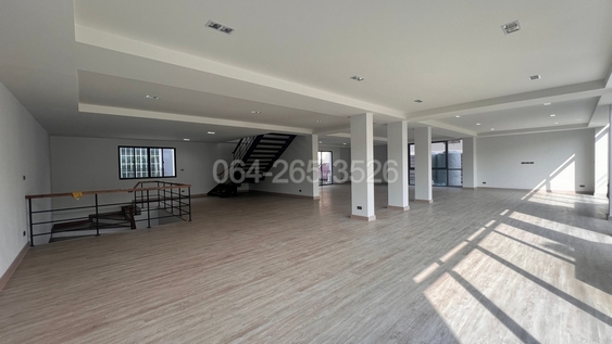 ขายสำนักงาน 4 ชั้น ขนาด 83 ตร.วา ไม่ผ่านการใช้งาน ขายแบบขาดทุน ทำเลกรุงเทพกรีฑาตัดใหม่ เข้าออกได้ 2 ทาง