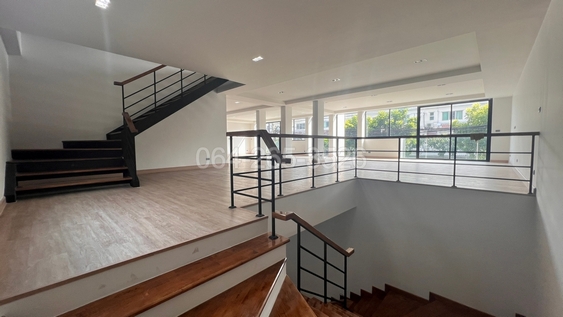 ขายสำนักงาน 4 ชั้น ขนาด 83 ตร.วา ไม่ผ่านการใช้งาน ขายแบบขาดทุน ทำเลกรุงเทพกรีฑาตัดใหม่ เข้าออกได้ 2 ทาง