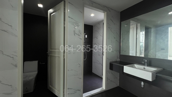 ขายสำนักงาน 4 ชั้น ขนาด 83 ตร.วา ไม่ผ่านการใช้งาน ขายแบบขาดทุน ทำเลกรุงเทพกรีฑาตัดใหม่ เข้าออกได้ 2 ทาง