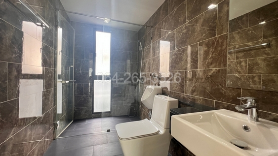 ขายสำนักงาน 4 ชั้น ขนาด 83 ตร.วา ไม่ผ่านการใช้งาน ขายแบบขาดทุน ทำเลกรุงเทพกรีฑาตัดใหม่ เข้าออกได้ 2 ทาง