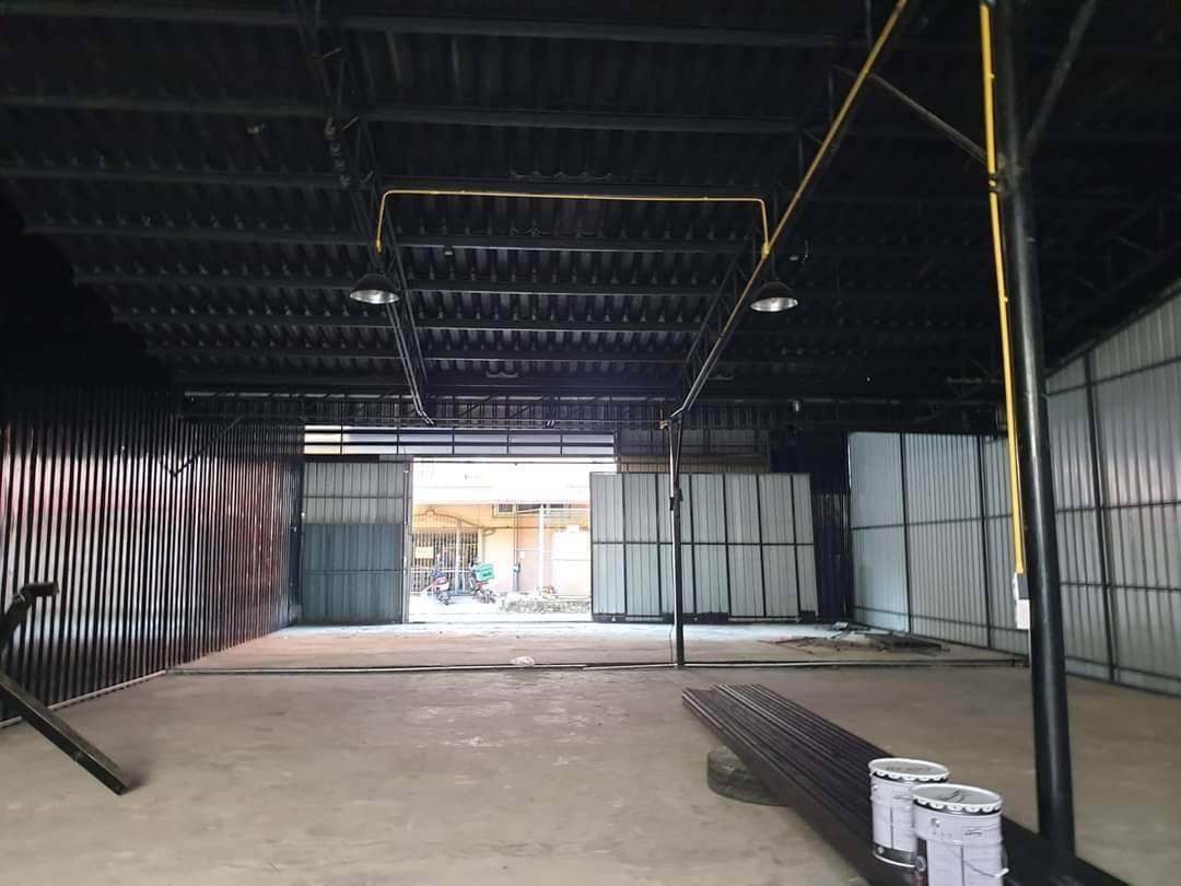 EPL-WH0572 ให้เช่า โกดังในเมือง ซอย ติวานนท์ นนทบุรี มีพื้นที่ 2ขนาด 350-400 ตารางเมตร มี 1 ห้องออฟฟิศ 1 ห้องน้ำ ไฟ 3 เฟส 2-3 ที่จอดรถ 