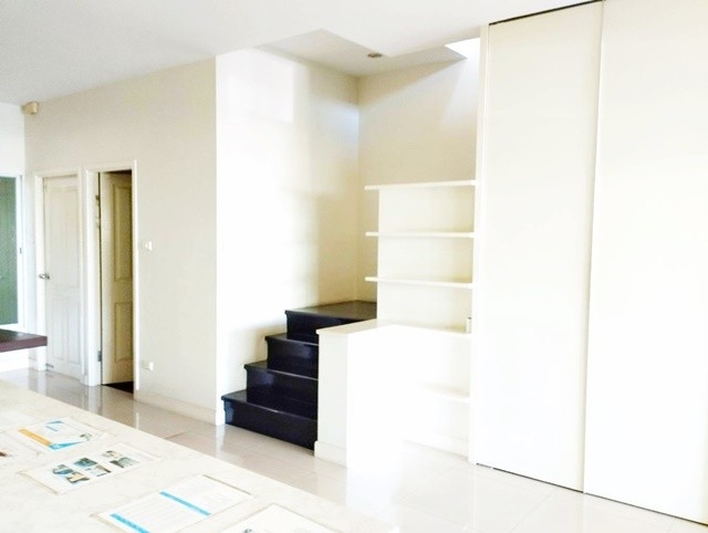 เตรียมอุดมน้อมเกล้า Buildin MRT สัมมากร ให้เช่า ทาวน์โฮม3ชั้น มอเตอร์เวย์ นานาชาติฮีทฟิลด์ 28ตรว. 170ตรม. 