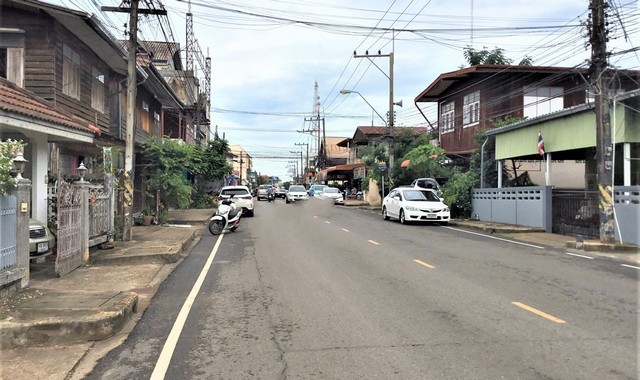 ขายบ้านครึ่งตึกครึ่งไม้    อำเภอเมืองสกลนคร  สกลนคร (PKK02-15501)