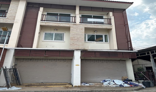 ขายอาคารพาณิชย์          อำเภอเมืองศรีสะเกษ ศรีสะเกษ (PKK04-06173)