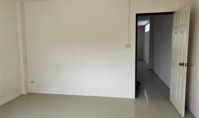 ขายอาคารพาณิชย์          อำเภอเมืองศรีสะเกษ ศรีสะเกษ (PKK04-06173)