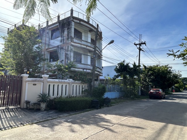 ขายด่วน อาคารพานิชย์ 2 คูหา 3 ชั้นครึ่ง ตำบลแจระแม อำเภอเมืองอุบลราชธานี จังหวัดอุบลราชธานี