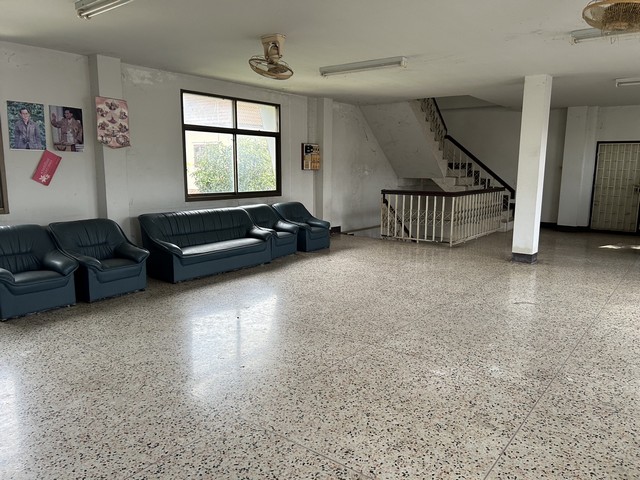 ขายด่วน อาคารพานิชย์ 2 คูหา 3 ชั้นครึ่ง ตำบลแจระแม อำเภอเมืองอุบลราชธานี จังหวัดอุบลราชธานี