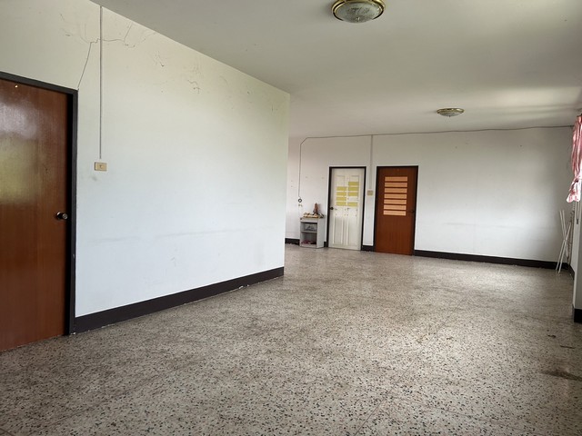 ขายด่วน อาคารพานิชย์ 2 คูหา 3 ชั้นครึ่ง ตำบลแจระแม อำเภอเมืองอุบลราชธานี จังหวัดอุบลราชธานี