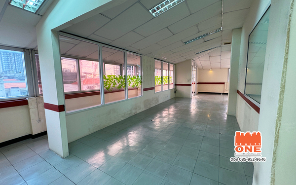 เช่าออฟฟิศ / ทำการค้า อาคารราม71 ติดถนนรามคำแหง71 เยื้องสนามราชมังคลาฯ ราคาเริ่มต้นเพียง 333 บาท/ตรม. ขนาด 120 – 150 ตรม. (ชั้น 5)  