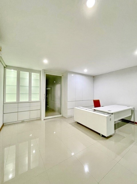 เช่าทาวน์โฮม 3 ชั้น เป็นโฮมออฟฟิศ 22ตรว 3นอน ตลาดมั่งมีทรัพย์ ถูกที่สุด บิ๊กซี ลำลูกกา คลอง5 . 178ตรม.  4น้ำ 2จอดรถ 3แอร์