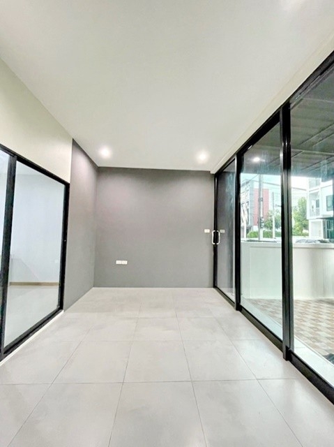 เช่าทาวน์โฮม 3 ชั้น เป็นโฮมออฟฟิศ 22ตรว 3นอน ตลาดมั่งมีทรัพย์ ถูกที่สุด บิ๊กซี ลำลูกกา คลอง5 . 178ตรม.  4น้ำ 2จอดรถ 3แอร์