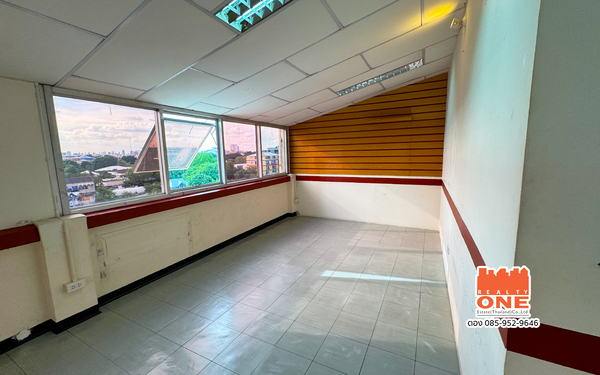 เช่าออฟฟิศ / ทำการค้า อาคารราม71 ติดถนนรามคำแหง71 เยื้องสนามราชมังคลาฯ ราคาเริ่มต้นเพียง 333 บาท/ตรม. ขนาด 120 – 150 ตรม. (ชั้น 5)  