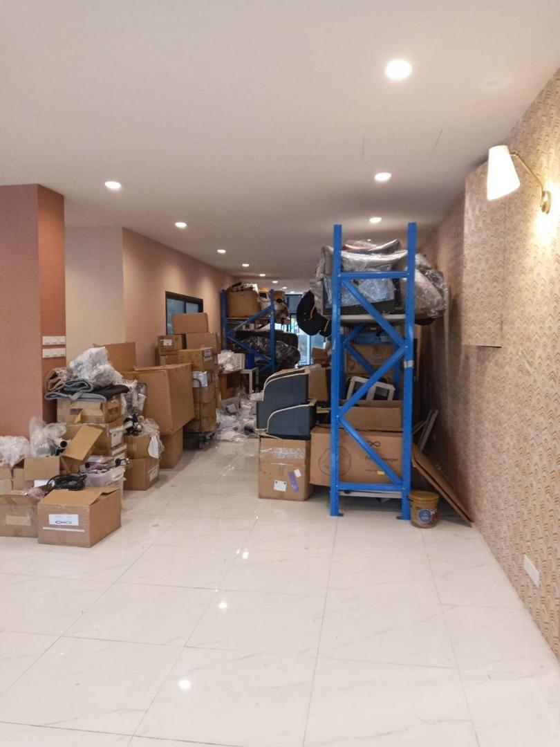 ให้เช่าพื้นที่โชว์รูมชั้น1 พื้นที่ใช้สอย 464 ตารางเมตร ติดริมถนนศรีนครินทร์ ใกล้ๆแยกลำสาลี