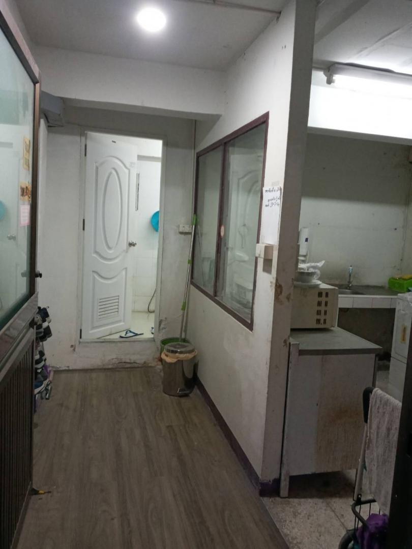 ให้เช่าพื้นที่โชว์รูมชั้น1 พื้นที่ใช้สอย 464 ตารางเมตร ติดริมถนนศรีนครินทร์ ใกล้ๆแยกลำสาลี