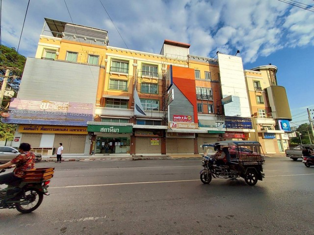 อาคารพาณิชย์ 1คูหา 4ชั้นครึ่ง ที่ทำเลทอง ข้างบขส. จ.อุดรธานี  ZE582