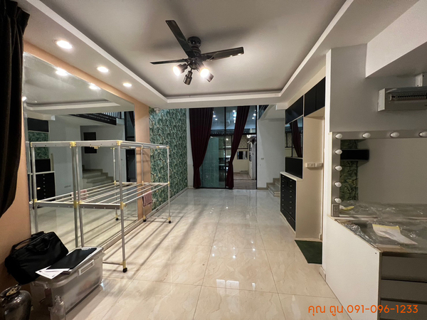  ขายทาวน์โฮม 3 ชั้น หมู่บ้าน Eco space บางนา- วงแหวน พื้นที่ 24.7 ตร.ว. พื้นที่ใช้สอย 200 ตร.ม. 3 ห้องนอน 3 ห้องน้ำ แต่งสวย 