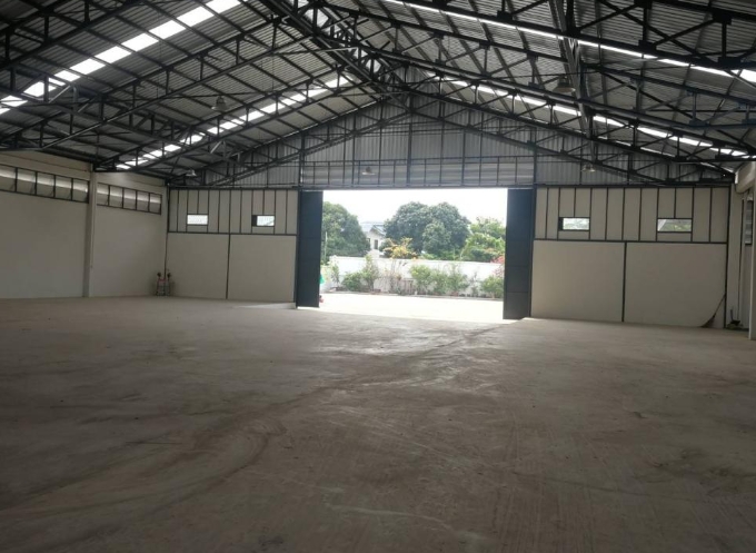 ให้เช่าโกดัง 2,500 ตรม  ซอยวัดชมนิมิตร ย่านสุขสวัสดิ์ ประชาอุทิศ