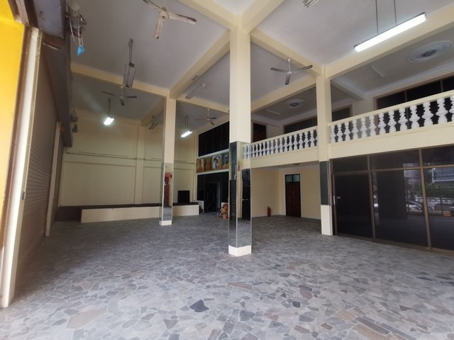 ขายอาคารพาณิชน์ 3 ชั้นครึ่ง 3ห้อง ถนนพานยม อ.เมือง จังหวัดนครศรีธรรมราช   ZST175