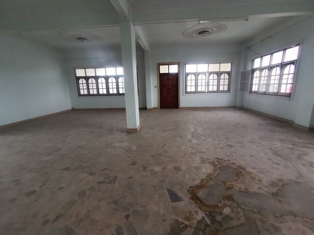 ขายอาคารพาณิชน์ 3 ชั้นครึ่ง 3ห้อง ถนนพานยม อ.เมือง จังหวัดนครศรีธรรมราช   ZST175