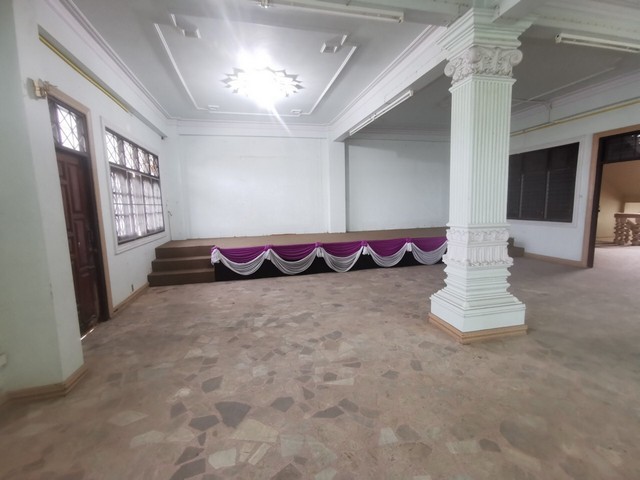 ขายอาคารพาณิชน์ 3 ชั้นครึ่ง 3ห้อง ถนนพานยม อ.เมือง จังหวัดนครศรีธรรมราช   ZST175