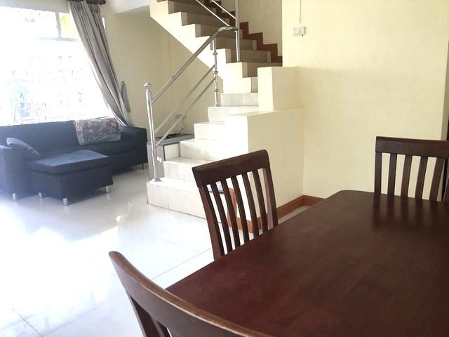 EPL-BR0027 ให้เช่าทาวส์โฮม 3 ชั้น ซอยวิภาวดี 28 ย่านวิภาวดี ใกล้ BTS 5แยกลาดพร้าว ใกล้เซ็นทรัลลาดพร้าว  พื้นที่ 250 ตารางเมตร 4 ห้องนอน