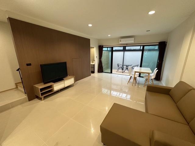 ให้เช่าทาวน์โฮม 3 ชั้น  ถ. พัฒนาการ หมู่บ้าน Noble Cubeพัฒนาการ พื้นที่ใช้สอย 200 ตารางเมตร 4 ห้องนอน 3 ห้องน้ำ พร้อมอยู่ ใกล้โลตัสพัฒนาการ 