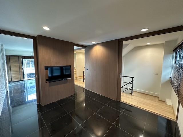 ให้เช่าทาวน์โฮม 3 ชั้น  ถ. พัฒนาการ หมู่บ้าน Noble Cubeพัฒนาการ พื้นที่ใช้สอย 200 ตารางเมตร 4 ห้องนอน 3 ห้องน้ำ พร้อมอยู่ ใกล้โลตัสพัฒนาการ 